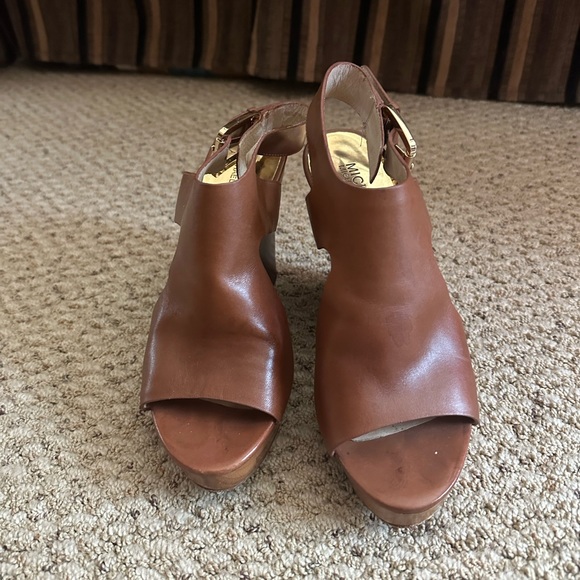 Michael Kors Size 8 Brown Leather & Wooden Wedges - Picture 4 of 6